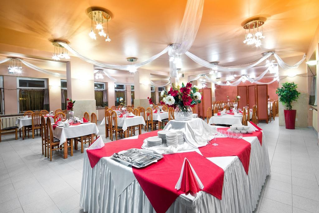 Hotel Monttis Sucha Beskidzka Exterior foto