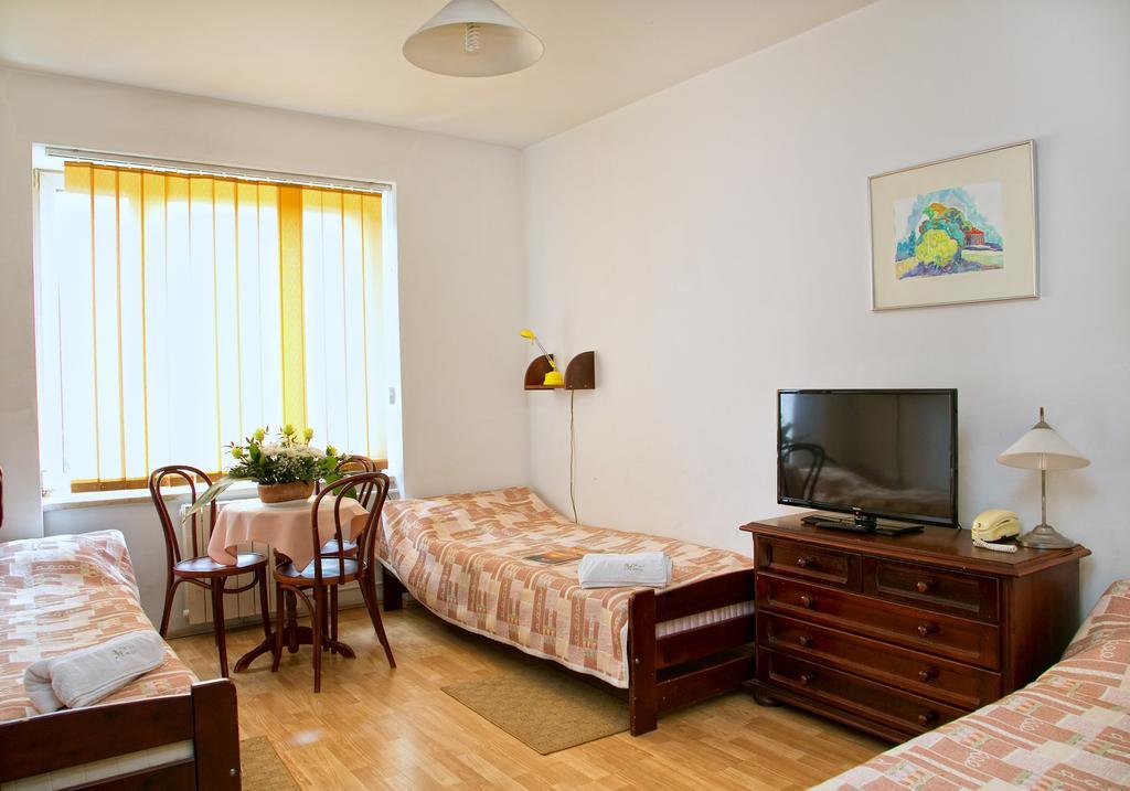 Hotel Monttis Sucha Beskidzka Habitación foto