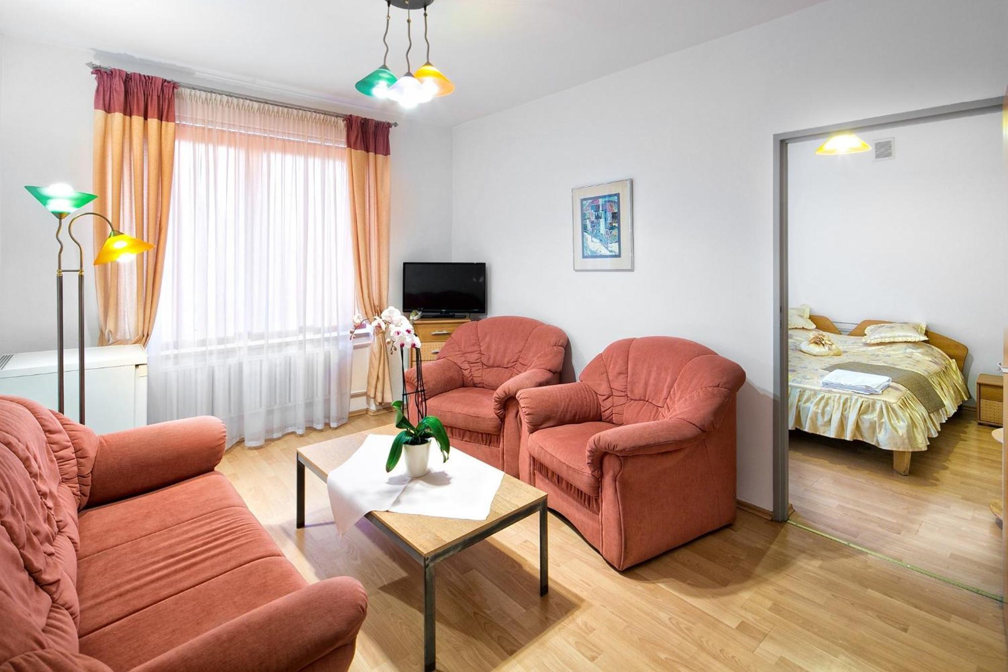 Hotel Monttis Sucha Beskidzka Habitación foto