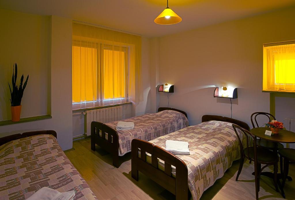 Hotel Monttis Sucha Beskidzka Habitación foto